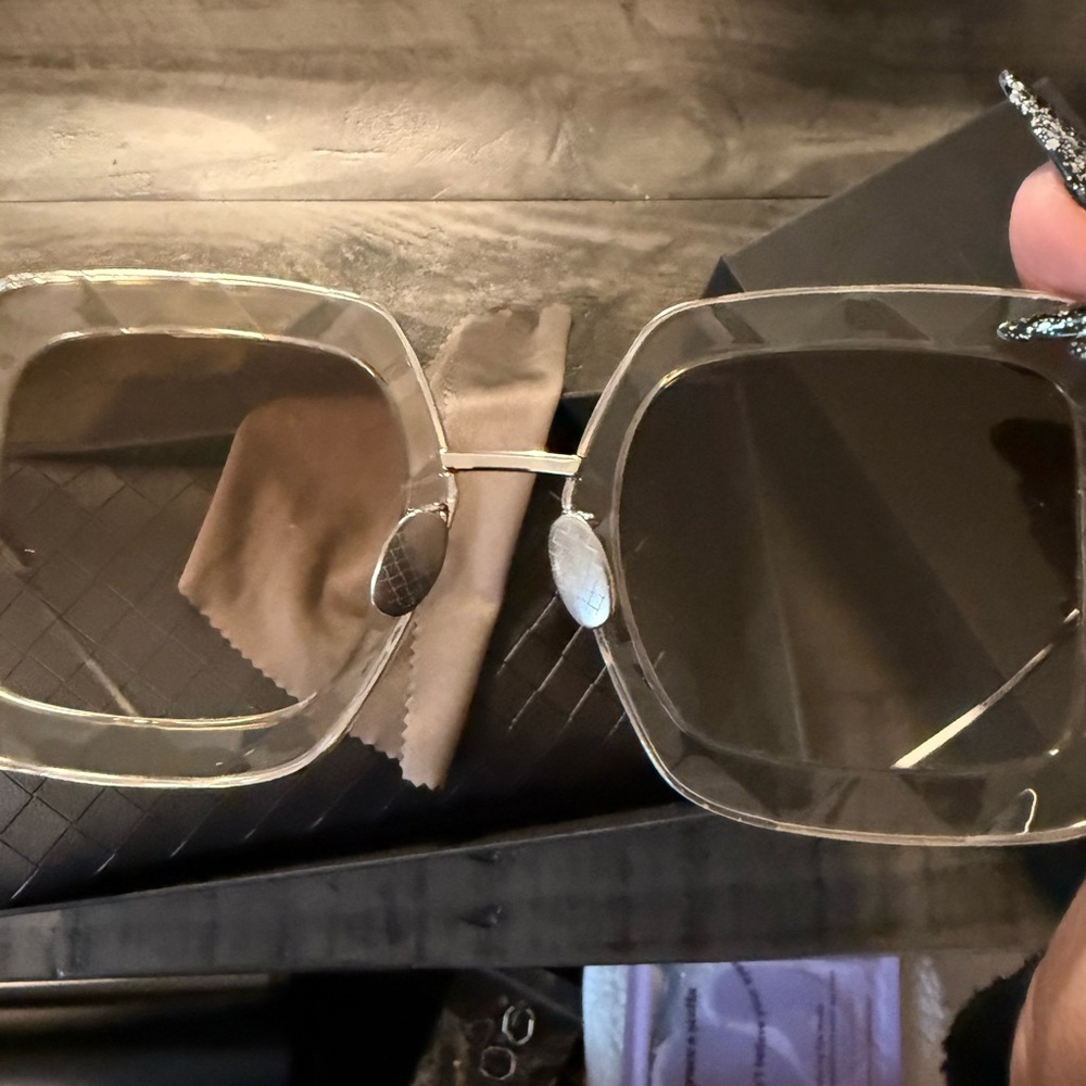 BRAND NEW🆕 💯Authentic- Bottega Veneta Oversized Squared Sunglasses - Picture 4 of 10
